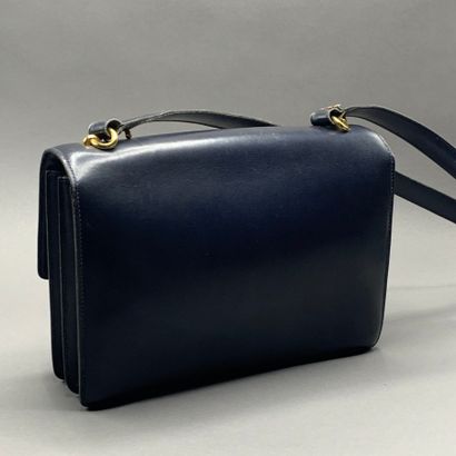 null 
HERMES Paris

Navy blue box bag, gold plated clasp on flap and fasteners, handle...