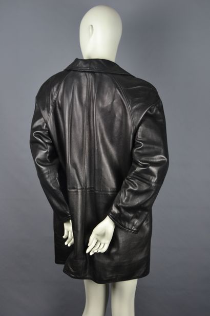 null *VERSUS VERSACE

Oversized double-breasted jacket in black leather, astrakhan...