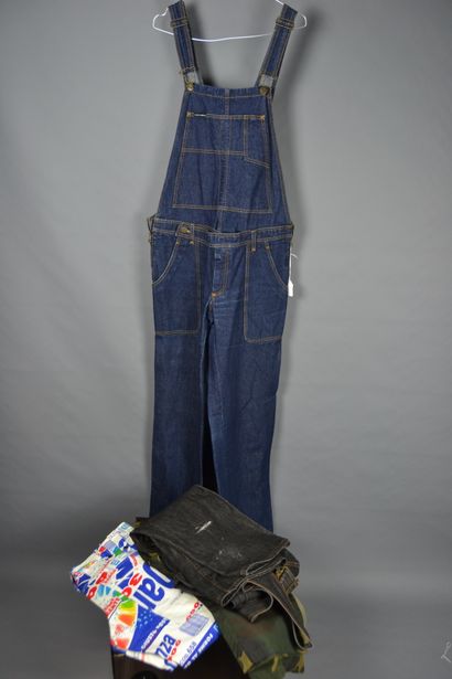 null *DG Dolce & Gabanna

Lot of clothes including : 

- Two overalls, one in blue...