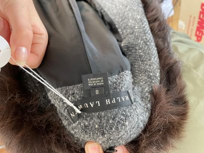 null Ralph LAUREN 

Long icy grey and white coat, large brown faux fur collar, long...