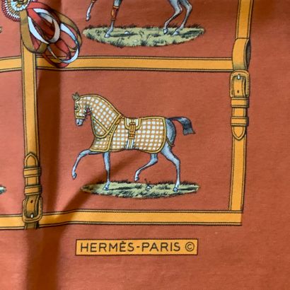 null 
HERMES Paris

Carré en twill de soie imprimé à décor de couvertures et tapis...