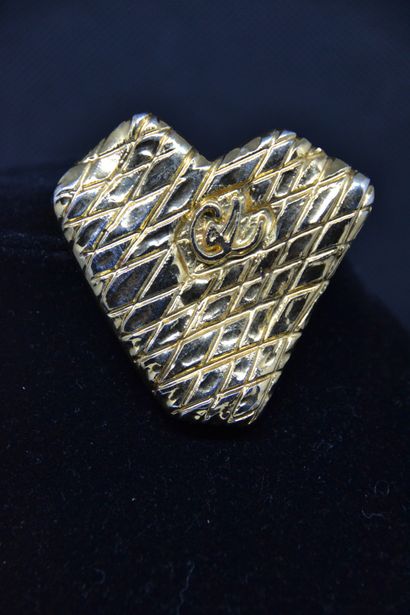 null Christian LACROIX 

Brooch in gilded metal in the shape of a stylized heart....