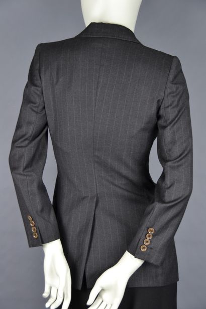 null DOLCE & GABBANA

Long fitted jacket in grey wool, signed buttons, lining cut...