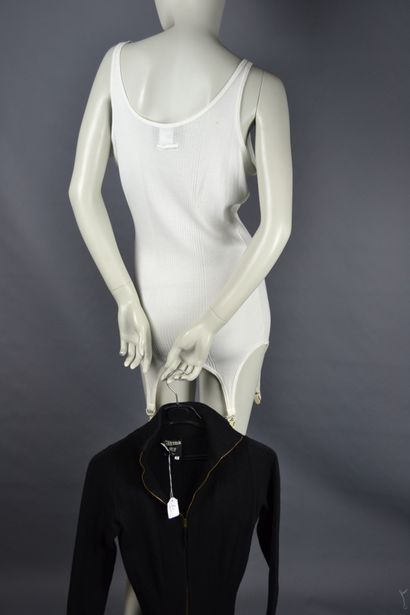 null *Jean Paul GAUTIER

Lot of clothing including :

- White cotton garter top (stains,...