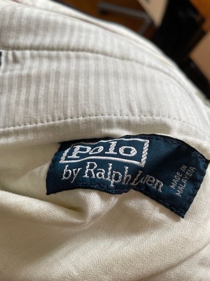 null Lot de vêtements dont :

Polo by Ralph LAUREN 

- Deux pantalons, l'un en whipcord...
