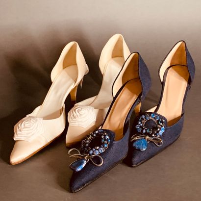 null 
JET SET

Trois paires de chaussures :

- Escarpins en jean, empeigne ornée...