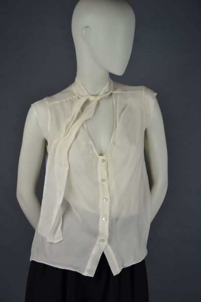 CHANEL 
Sleeveless blouse in beige silk chiffon,...