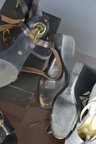 null *Lot of shoes including : 

GUCCI

- Brown leather sandals - Size 40 (good condition)

VERSACE

-...