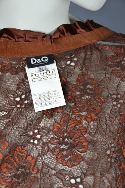 null D&G by Dolce & Gabanna

Brown and copper lace blouse, velvet and satin finishing...