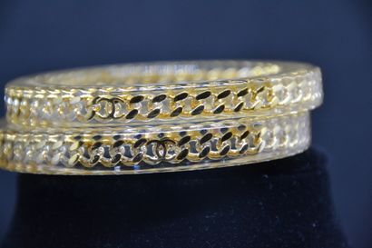  *CHANEL 
- Deux bracelets en résine transparente avec incrustation de chaînes de...