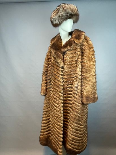 null Lot of coats including : 

- Fourrures du Nord Luxe Paris, long coat in full...