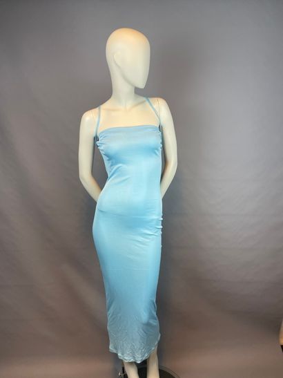 null VERSUS Gianni VERSACE

Turquoise polyamide long dress with thin straps crossed...