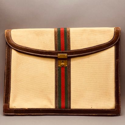 null GUCCI

Brown leather and beige fabric briefcase (wear, stains, restorations)....