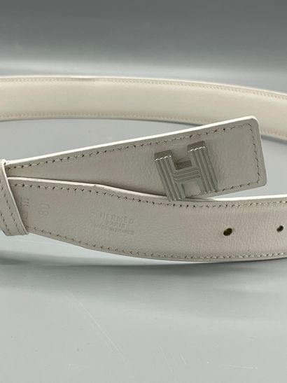 null HERMES Paris 

Belt in white calfskin, H buckle in rhodium-plated metal, signed...