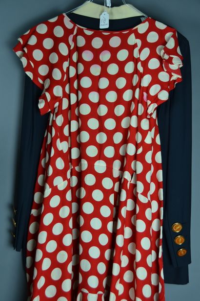 null *MOSCHINO 

Lot de vêtements dont : 

- Cheap and chic : robe portefeuille rouge...