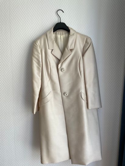 null Lot de vêtements dont :

AQUASCUTUM

- Regent's St, London : long manteau gris...