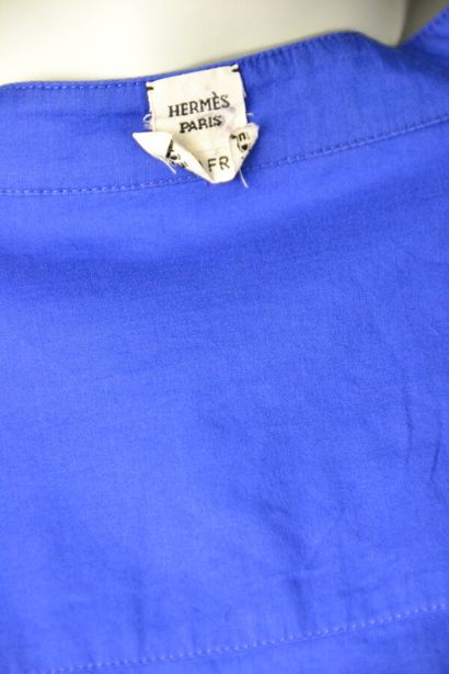 null HERMES Paris

Chemise à col mao en coton bleu vif, large poche plaquée sur l'avant,...