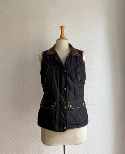null Lot of clothes including :

Ralph LAUREN 

- Beige quilted sleeveless jacket,...