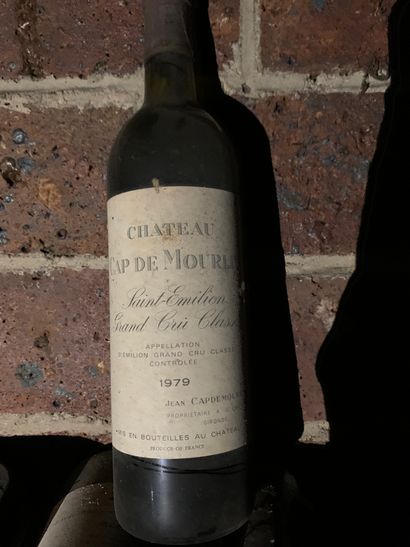 Sept bouteilles Cap de Mourlin 1979 Saint...