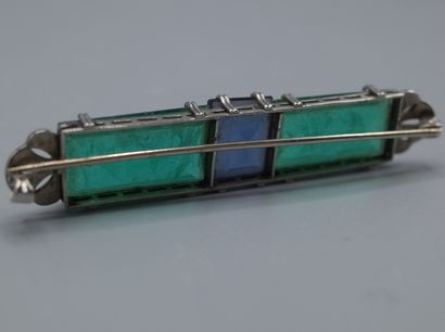 null Silver brooch set with two green stones and a blue stone emerald cut

Gross...