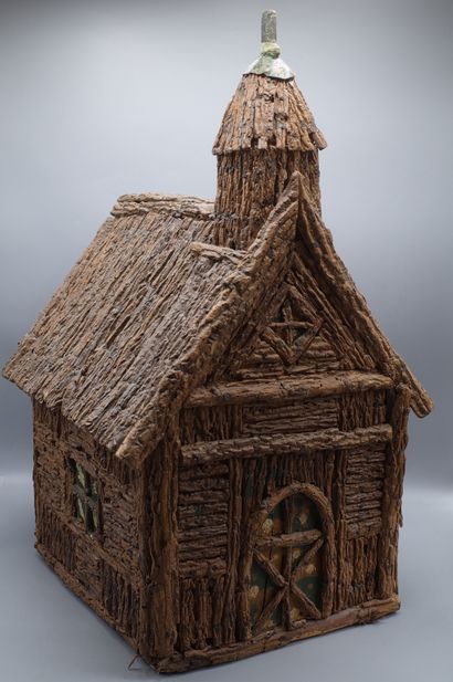 null Wooden crib in the shape of a small chapel. (Damage and missing parts)

Height...