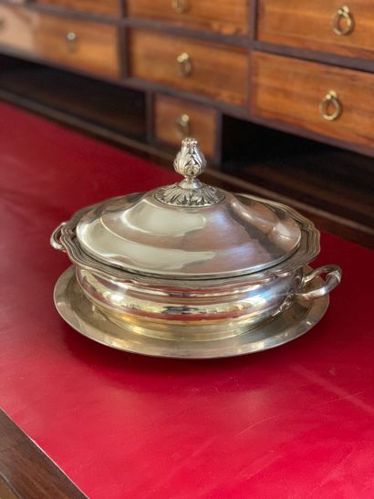 null Covered silver-plated vegetable dish with a leafy seed on the top of the lid,...