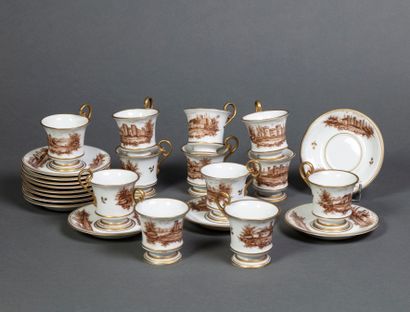 null Douze tasses à café et leur soucoupe en porcelaine à décor en camaïeu brun de...
