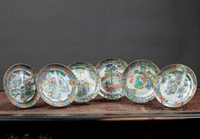 null Six assiettes en porcelaine de Chine à décor de scènes de cour.

XIXe siècle

Diamètre...