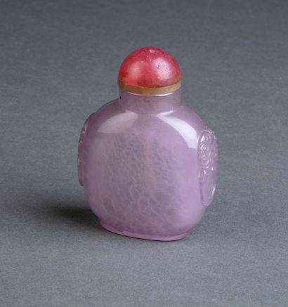null CHINA - 19th century

Rectangular snuffbox bottle with low shoulders in rock...