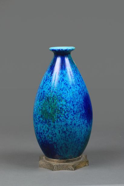null BOCH FRÈRES, La Louvière

Vase en céramique polychrome turquoise, verte et bleue...