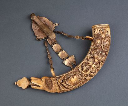 null Powder horn. 

Bone, with two rings of suspension, chiselled in strong relief,...
