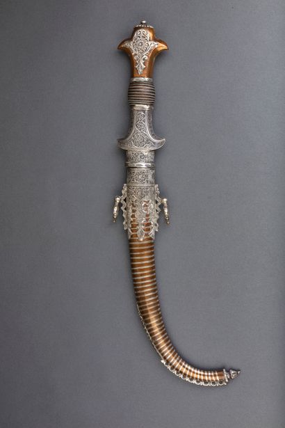 null Arabian dagger called Koumyah. 

Brass and silver plated handle with filigree...