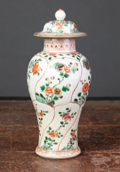 null Chinese porcelain vase decorated with enamels of the green family.

Height :...