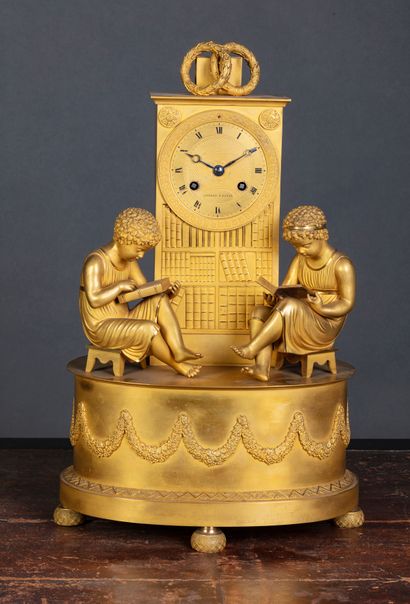 null Pendule en bronze doré, le cadran signé Guérin à Paris, représentant des enfants...