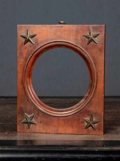 null Mahogany frame, round shaped view decorated with four copper stars.

Empire...