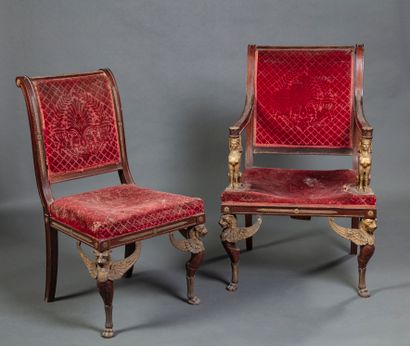 null Fauteuil et chaise en acajou et placage d'acajou à riche ornementation de bronzes...