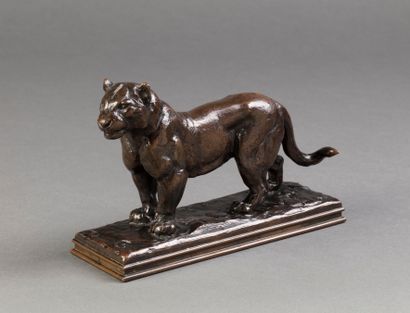 null Antoine-Louis BARYE (1796-1875)

Lionne marchant

Bronze à patine marron, signé...