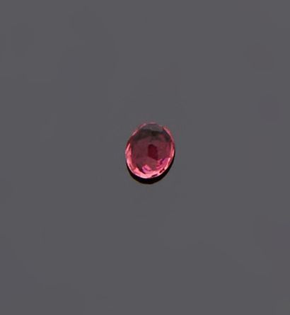 null Small faceted pink tourmaline of oval shape