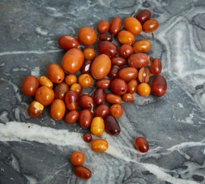 Lot de perles d'ambre 
Poids : 35 g environ...