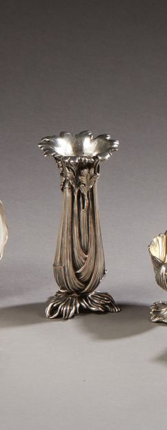 null CHRISTOFLE

Vase soliflore en métal argenté représentant un céleri au naturel....