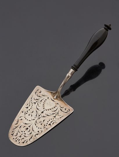 null PARIS PROBABLY 1789

Silver pie server, twisted gadroons extend the wooden handle...