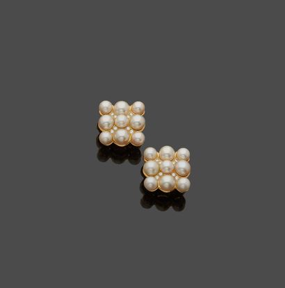 null Pair of ear clips in yellow gold 18 k (750 thousandths) of square form, set...