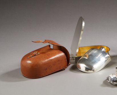 null Gustave KELLER

Silver and gilt hunting set including: a sandwich box engraved...