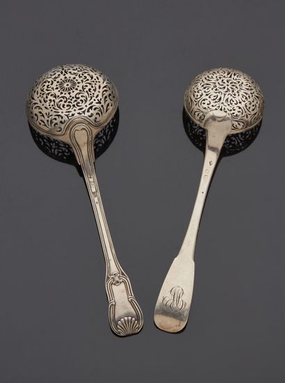 null PARIS 1761 - 1762

Silver sugar spoon, filet model, violin, shell and bordered...