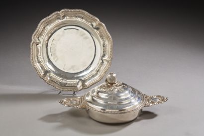 null PARIS 1766 - 1767



A silver covered ecuelle. The body is plain, the lid moulded...