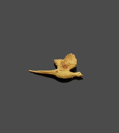 null Broche clip faisan en or jaune 18 k (750 millièmes) à décor ciselé au naturel,...