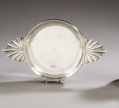 null CLERMONT-FERRAND 1752 - 1755

Circular silver bowl with two handles with radiating...