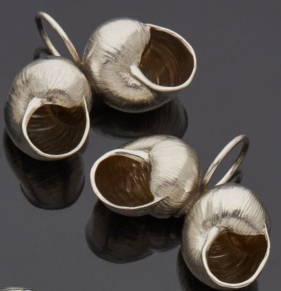 null Pierre QUEILLE. A pair of double silver saltcellars showing two snail shells...