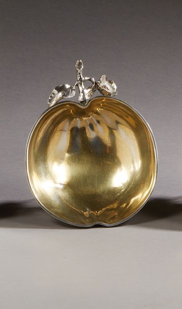 null CHRISTOFLE vers 1880

Coupelle en métal argenté, intérieur doré, en forme de...