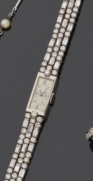 null Montre bracelet de dame en platine et or gris 18 k (750 millièmes), cadran rectangulaire...